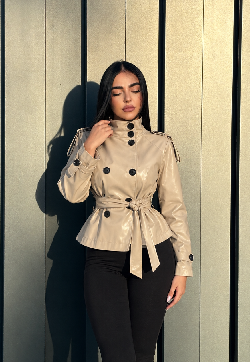 Chaqueta efecto piel con cinturón