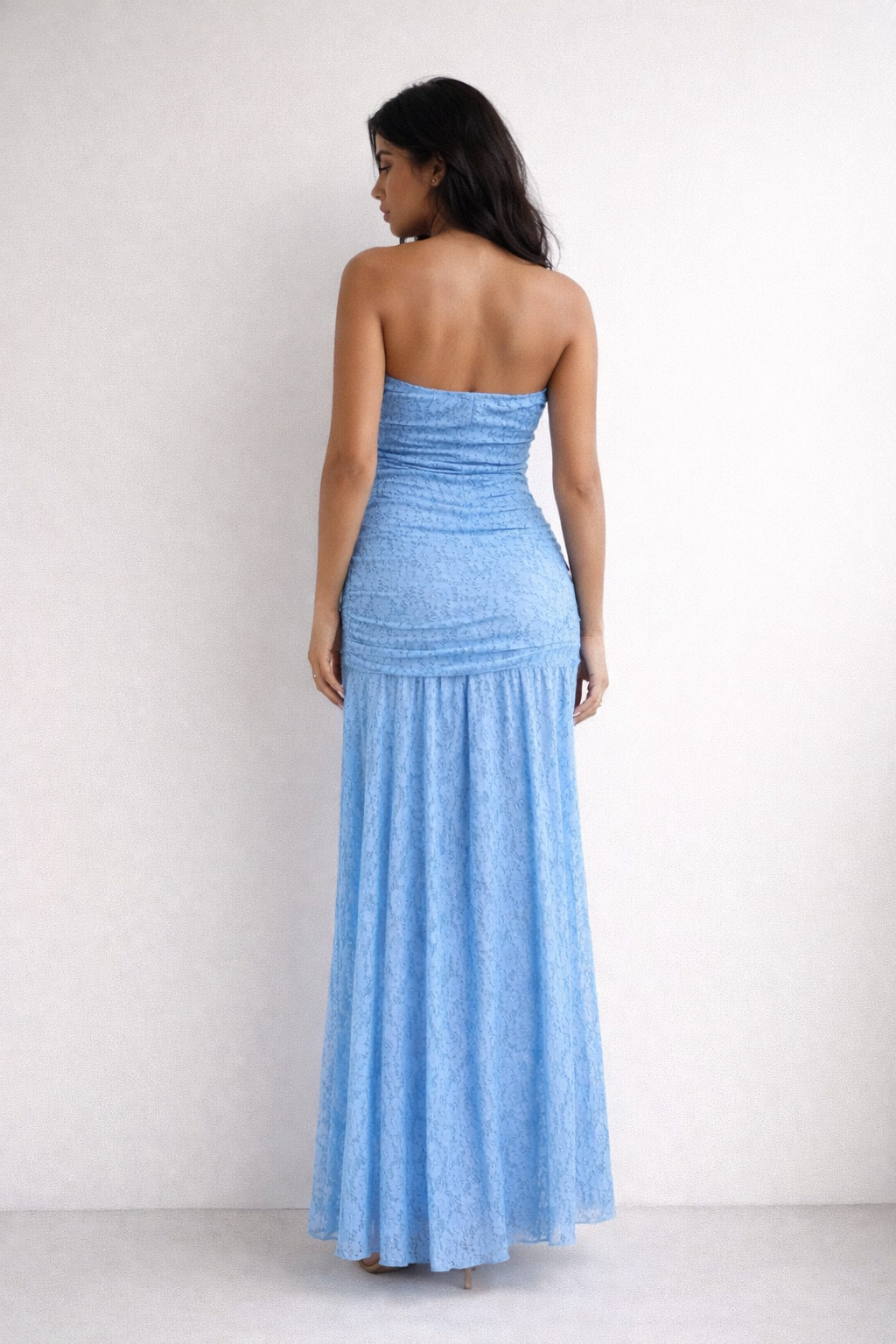 Vestido largo encaje palabra de honor