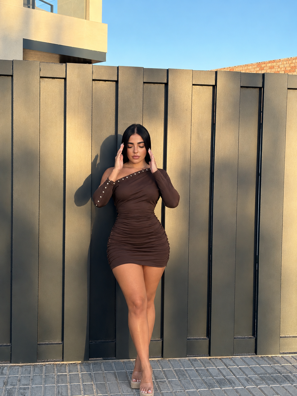 Vestido Corto Asimétrico con Tachuelas