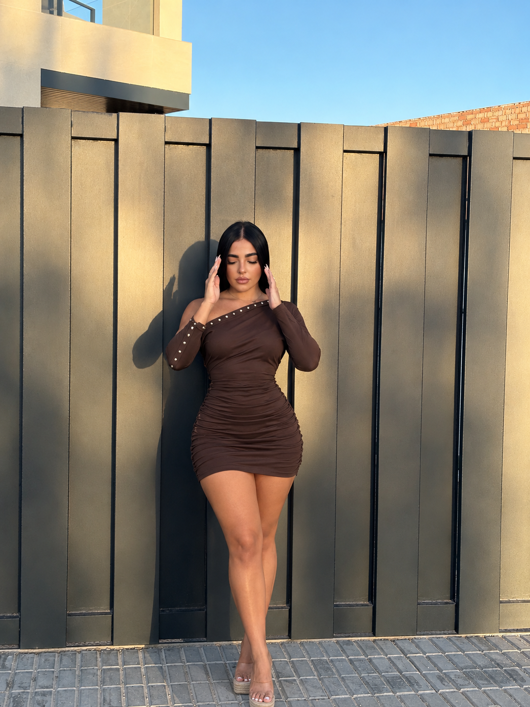 Vestido Corto Asimétrico con Tachuelas