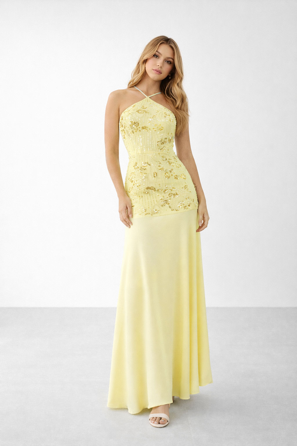 VESTIDO LARGO HALTER EFECTO LENTEJUELAS