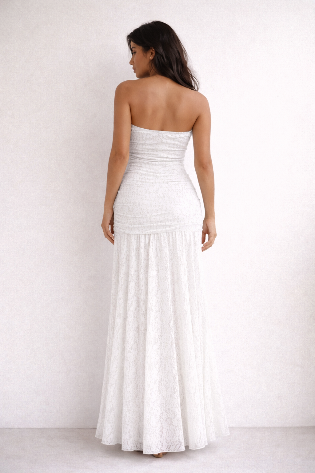 Vestido largo encaje palabra de honor