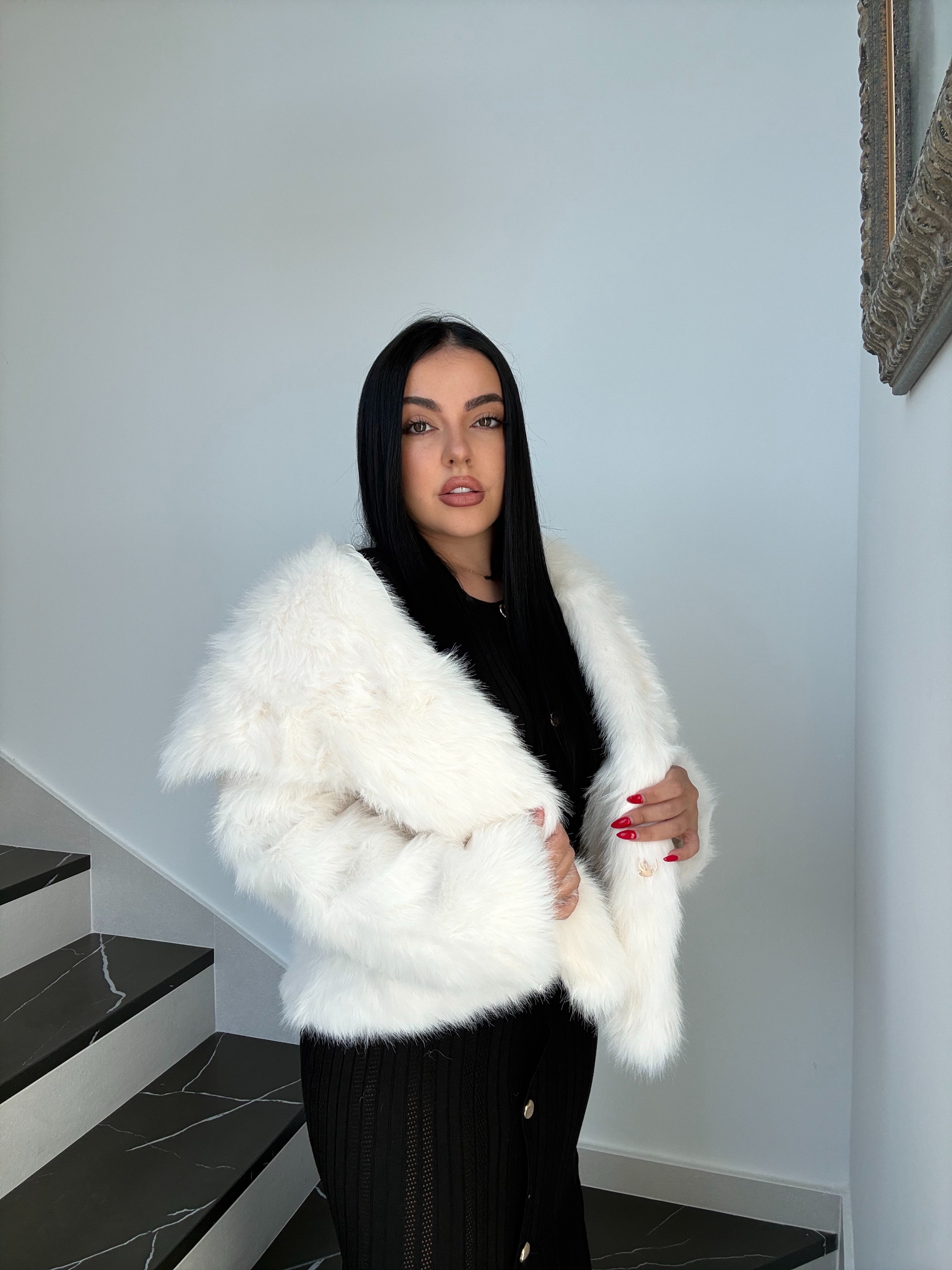 Abrigo Corto Efecto Pelo