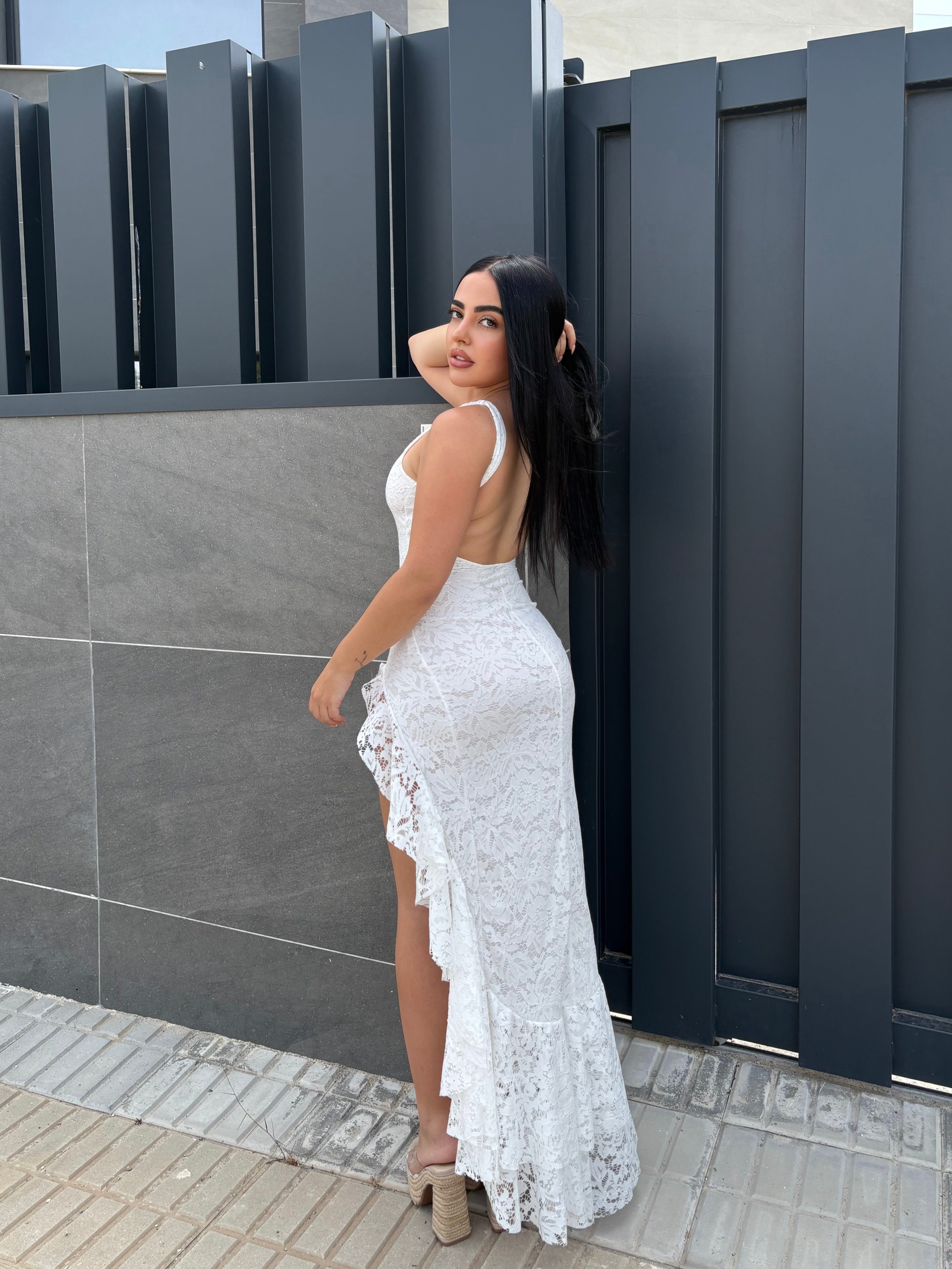 Vestido Midi Asimétrico de Encaje