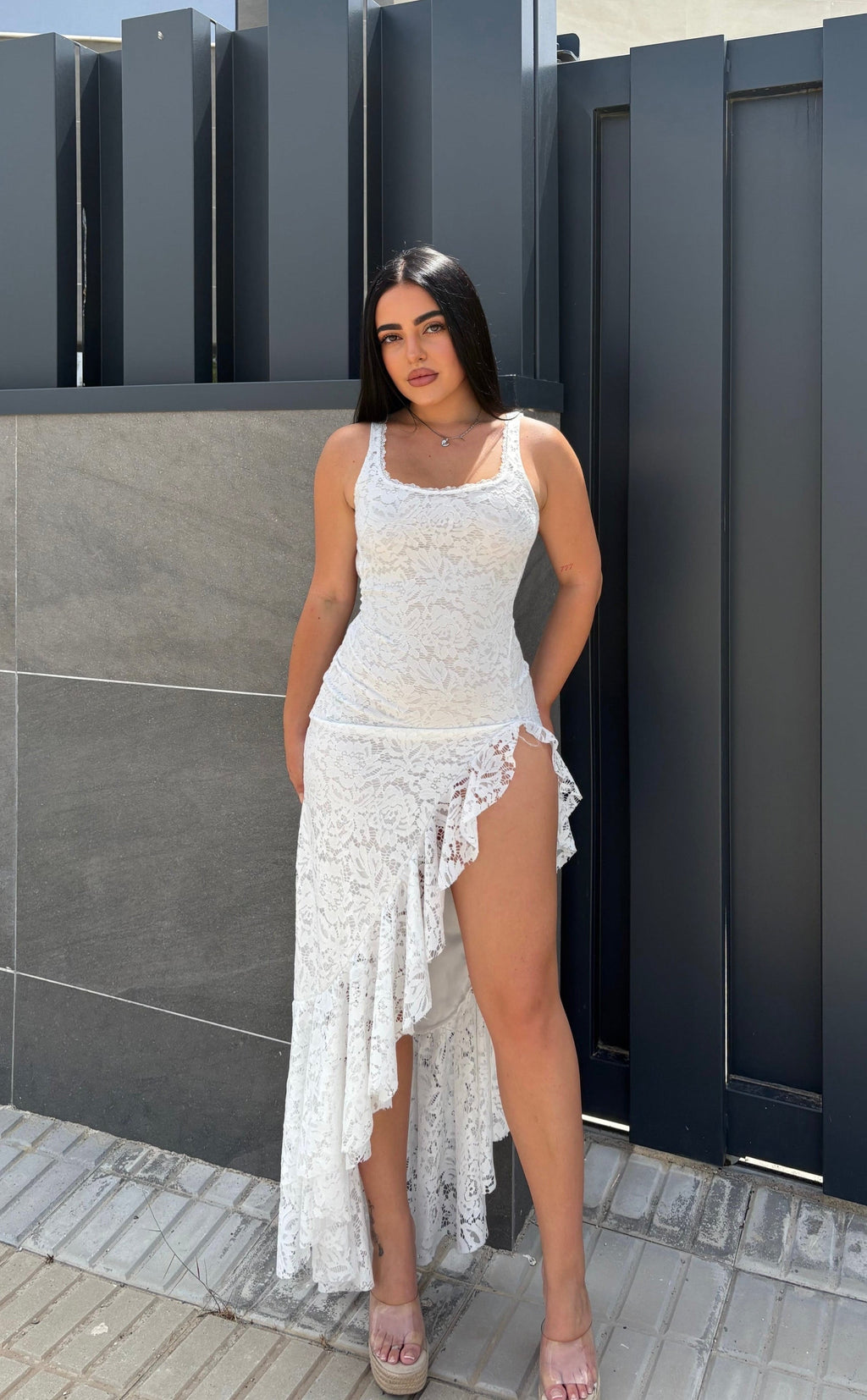 Vestido Midi Asimétrico de Encaje